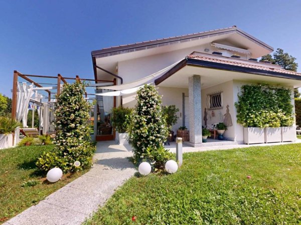 casa indipendente in vendita a Gignese in zona Vezzo