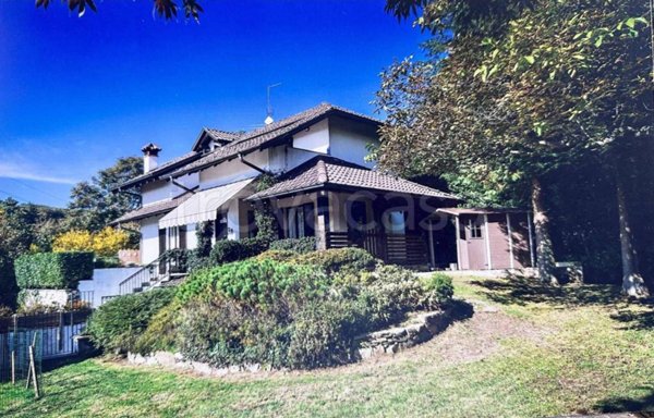 casa indipendente in vendita a Gignese in zona Vezzo