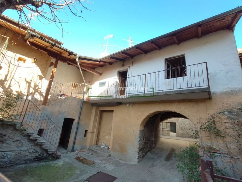 casa indipendente in vendita a Gignese in zona Vezzo