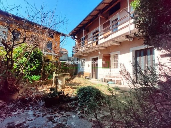 casa indipendente in vendita a Gignese in zona Vezzo