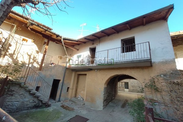 casa indipendente in vendita a Gignese in zona Vezzo