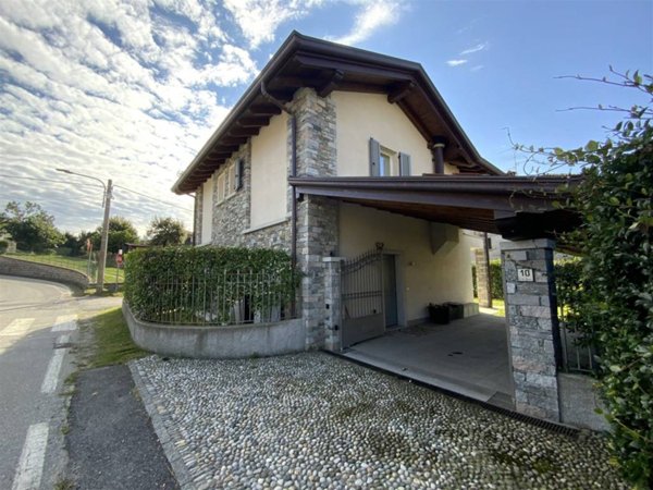 casa indipendente in vendita a Gignese in zona Vezzo