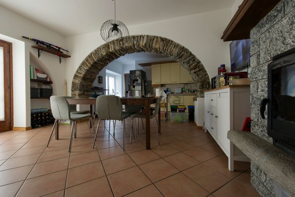 appartamento in vendita a Gignese in zona Vezzo