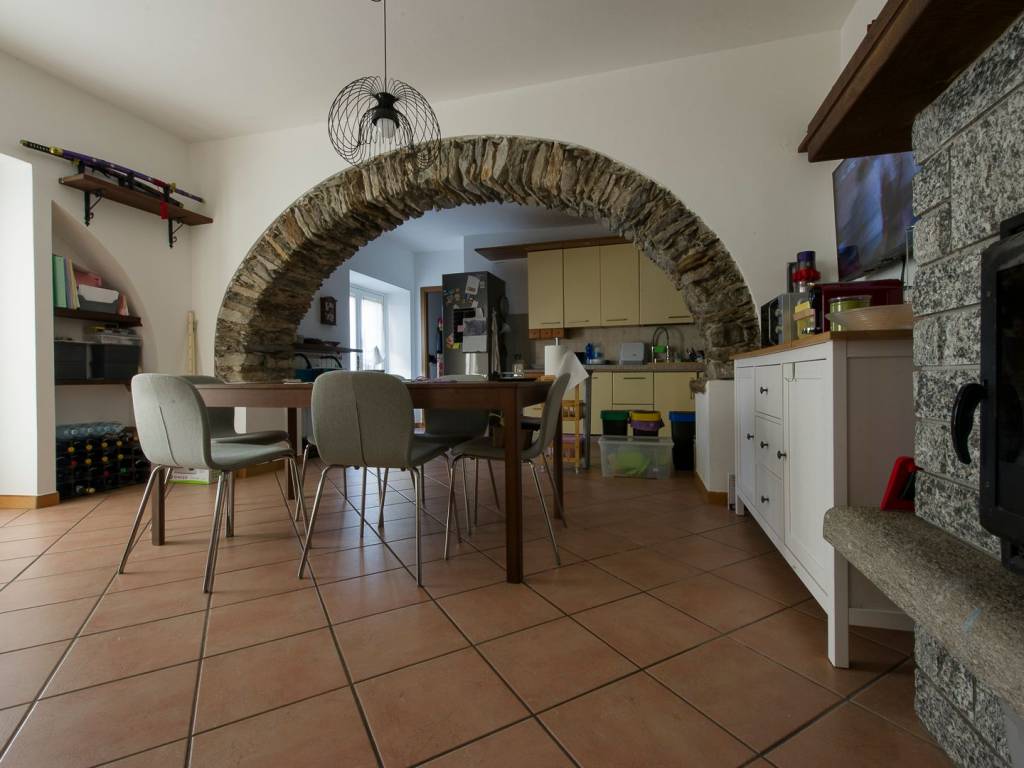 appartamento in vendita a Gignese in zona Vezzo