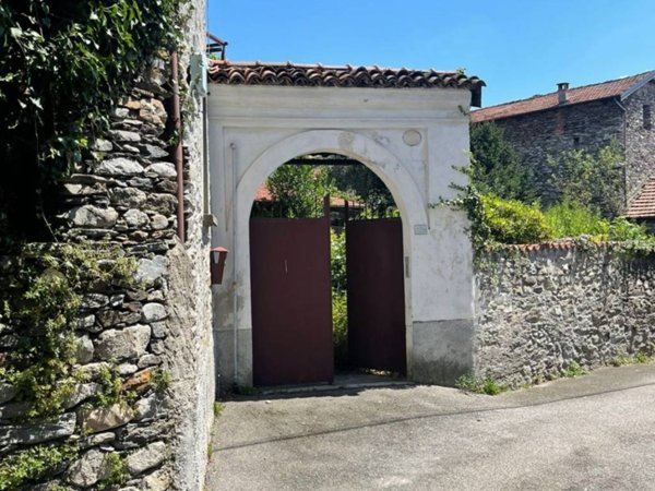 casa indipendente in vendita a Gignese in zona Vezzo
