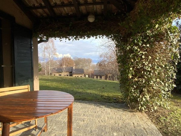 casa indipendente in vendita a Gignese in zona Vezzo