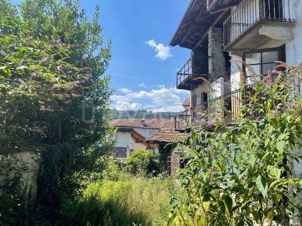 casa indipendente in vendita a Gignese in zona Vezzo