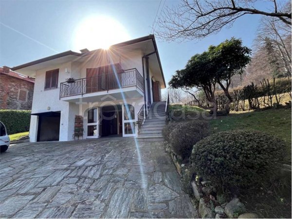 casa indipendente in vendita a Gignese in zona Vezzo