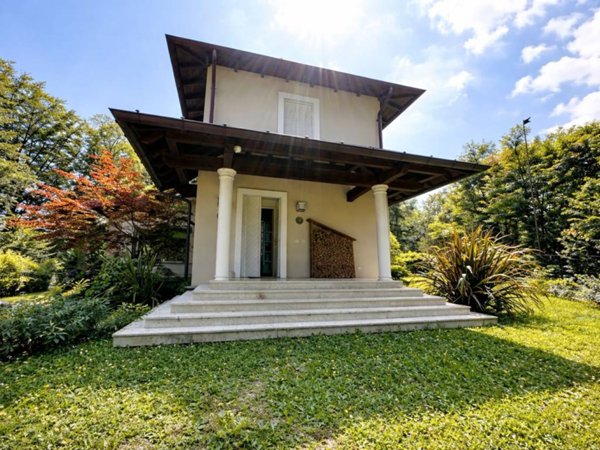 casa indipendente in vendita a Gignese in zona Vezzo