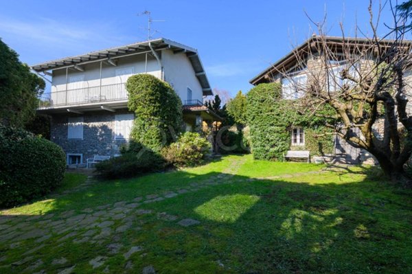 casa indipendente in vendita a Gignese in zona Vezzo