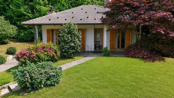 casa indipendente in vendita a Gignese in zona Vezzo