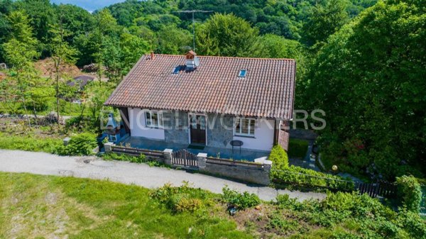 casa indipendente in vendita a Gignese in zona Vezzo