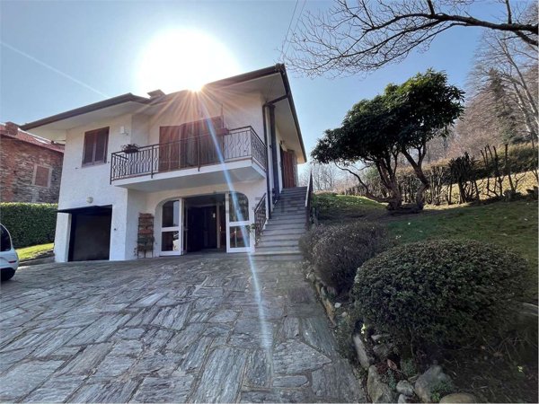 casa indipendente in vendita a Gignese in zona Vezzo