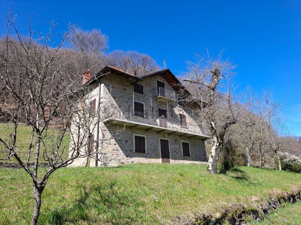 casa indipendente in vendita a Gignese in zona Nocco