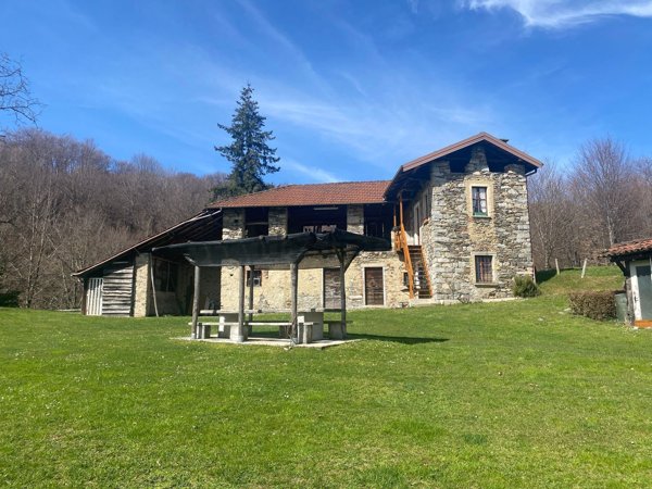 appartamento in vendita a Gignese in zona Vezzo