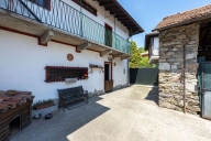 casa indipendente in vendita a Gignese in zona Vezzo