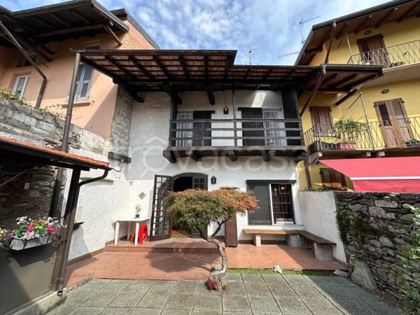casa indipendente in vendita a Gignese in zona Vezzo
