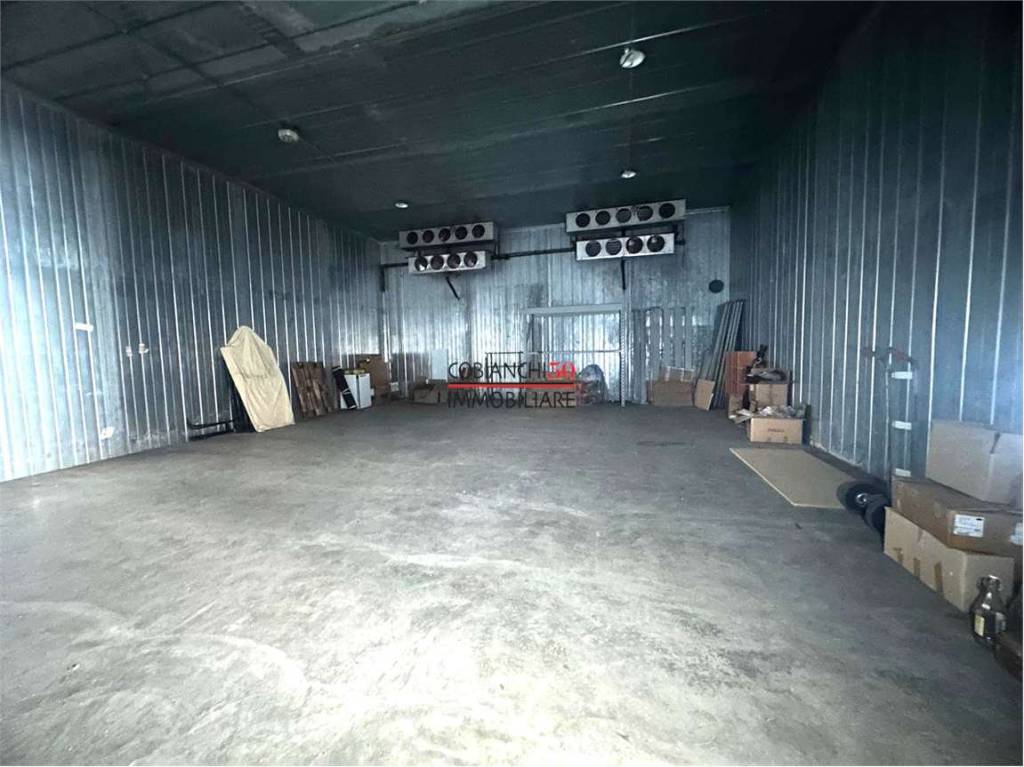 locale commerciale in vendita a Gravellona Toce