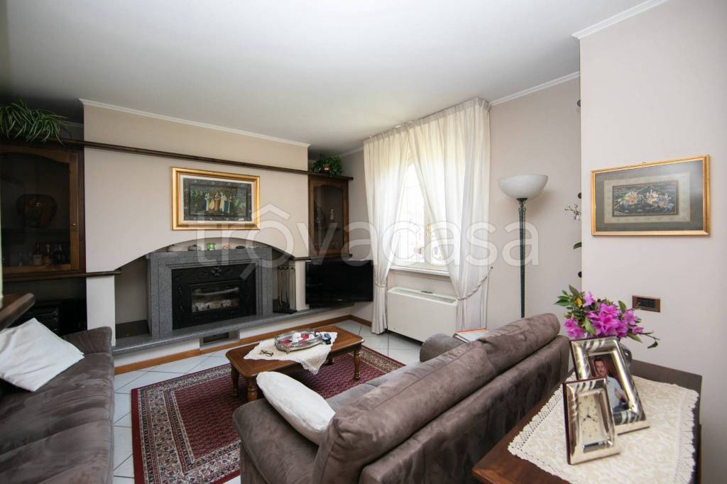 casa indipendente in vendita a Gravellona Toce