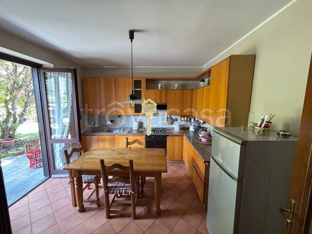 casa indipendente in vendita a Gravellona Toce