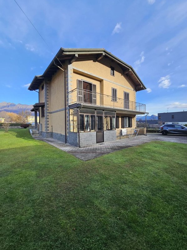 casa indipendente in vendita a Gravellona Toce