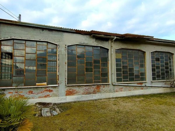 locale commerciale in vendita a Gravellona Toce