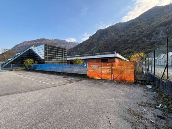 locale commerciale in vendita a Gravellona Toce