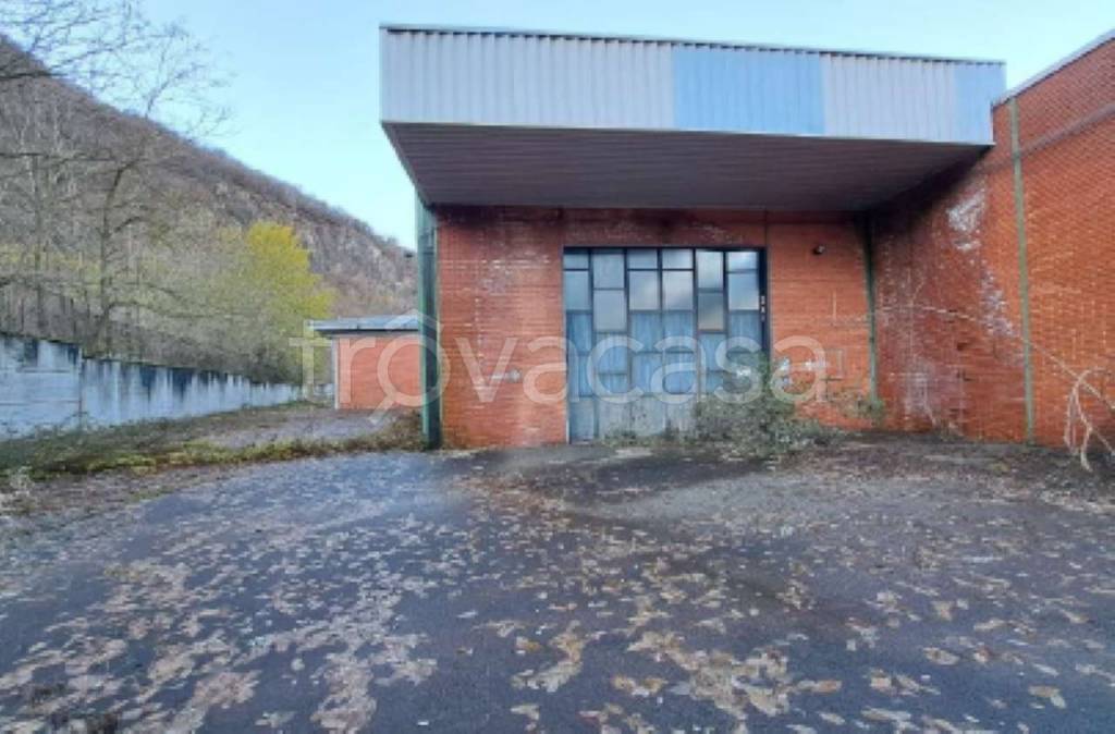 locale commerciale in vendita a Gravellona Toce