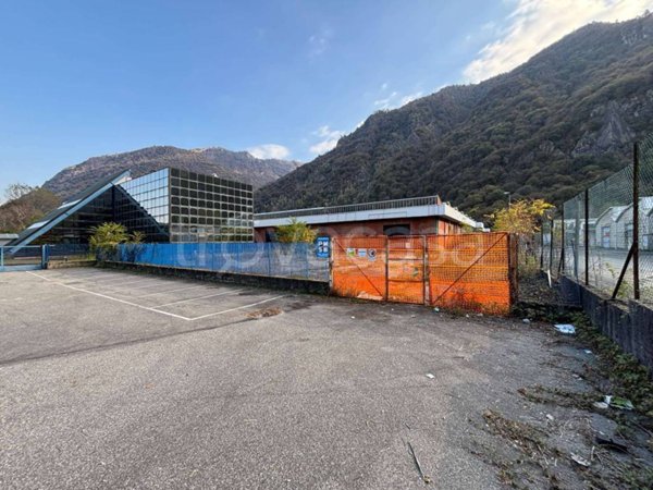 locale commerciale in vendita a Gravellona Toce