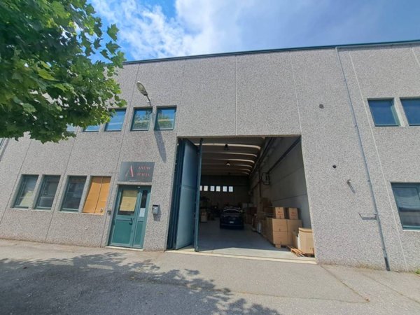 locale commerciale in vendita a Gravellona Toce