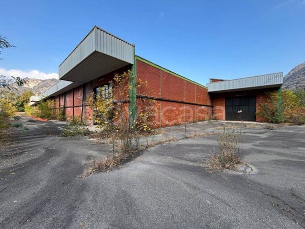 locale commerciale in vendita a Gravellona Toce