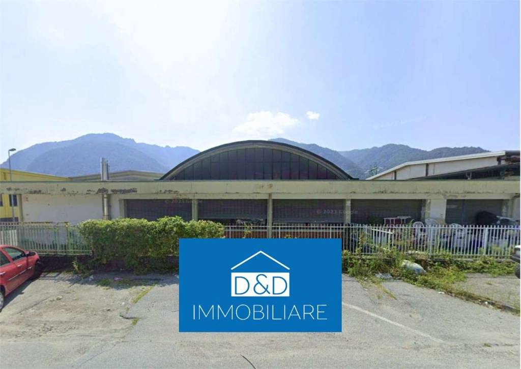 locale commerciale in vendita a Gravellona Toce
