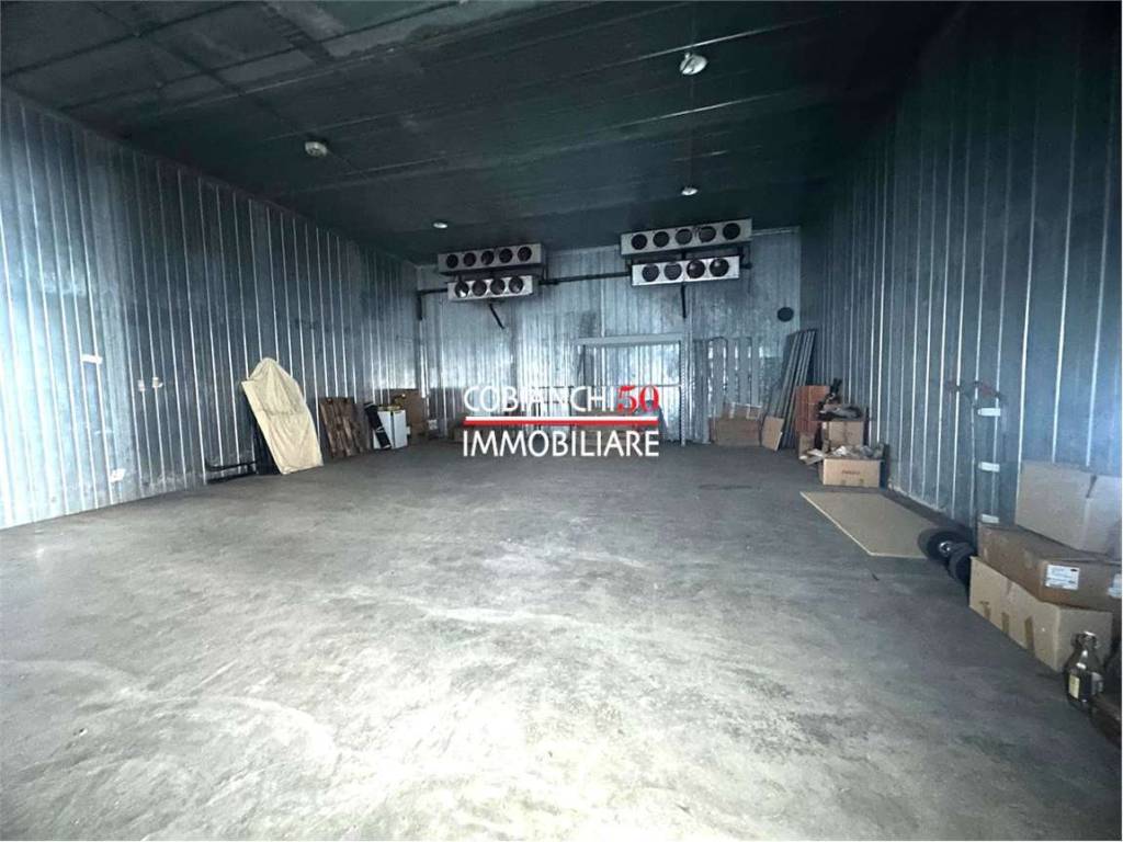 locale commerciale in vendita a Gravellona Toce