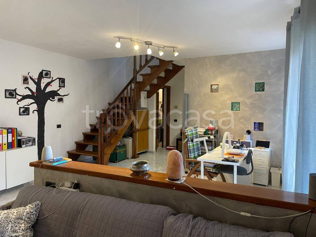 casa indipendente in vendita a Gravellona Toce in zona Pedemonte