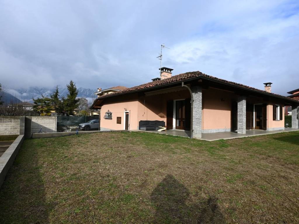 casa indipendente in vendita a Gravellona Toce