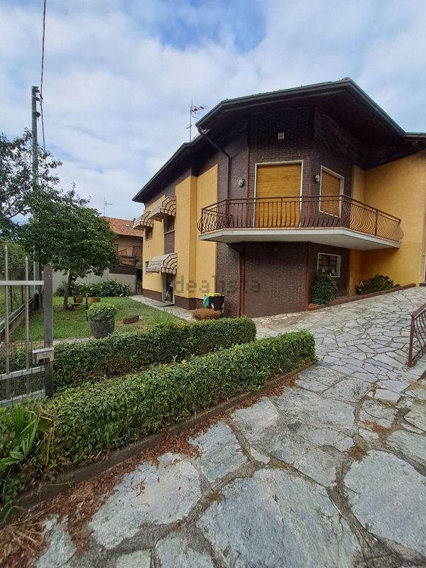 casa indipendente in vendita a Gravellona Toce
