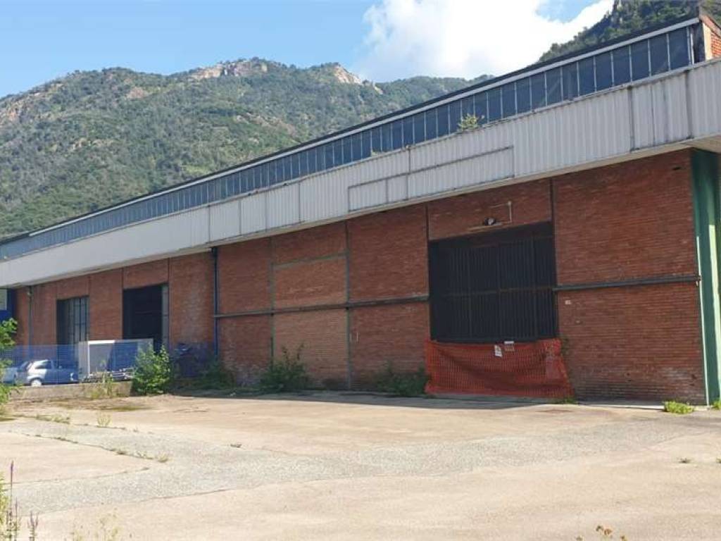 locale commerciale in vendita a Gravellona Toce in zona Pedemonte