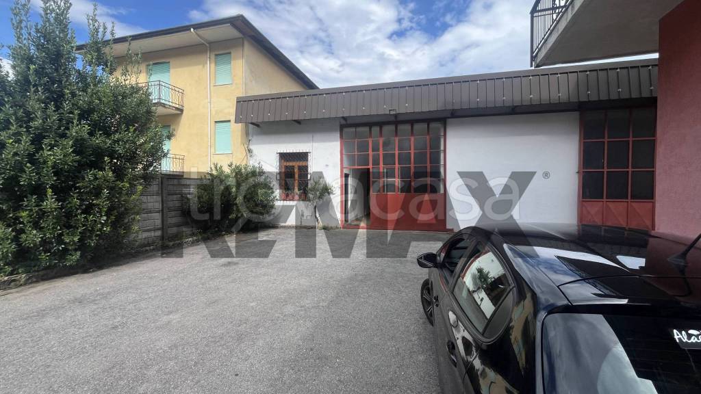 negozio in vendita a Gravellona Toce in zona Pedemonte