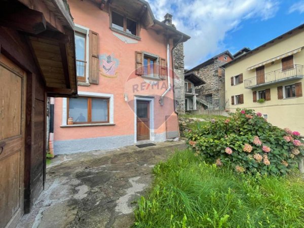 casa indipendente in vendita a Gurro