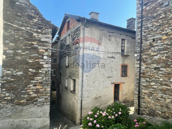 casa indipendente in vendita a Gurro