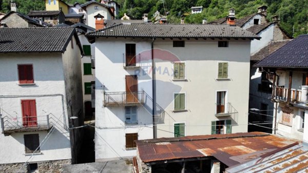casa indipendente in vendita a Gurro