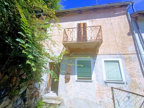 casa indipendente in vendita a Gurro