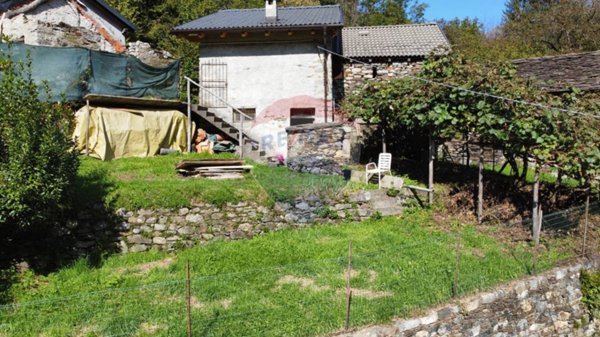 casa indipendente in vendita a Gurro