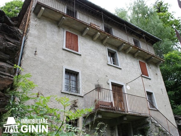 casa indipendente in vendita a Gurro