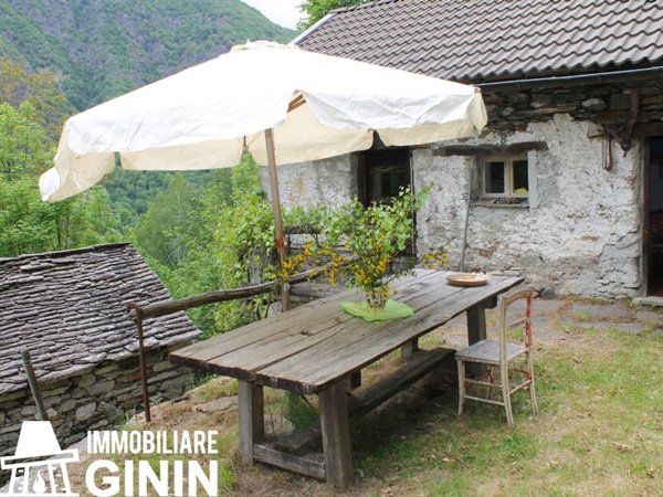 casa indipendente in vendita a Gurro