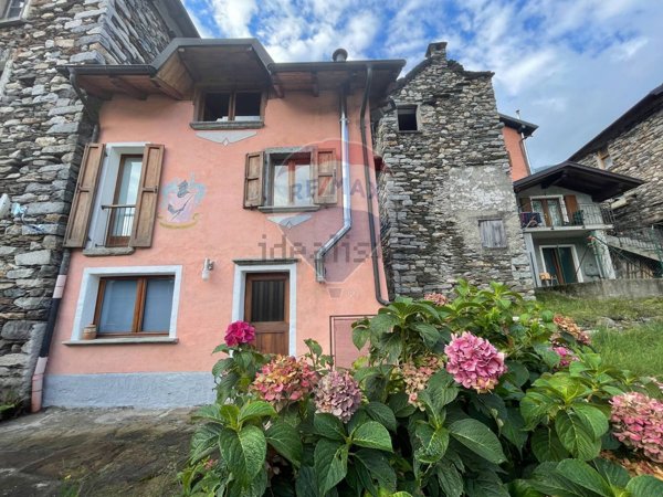 casa indipendente in vendita a Gurro