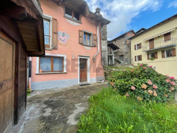 casa indipendente in vendita a Gurro