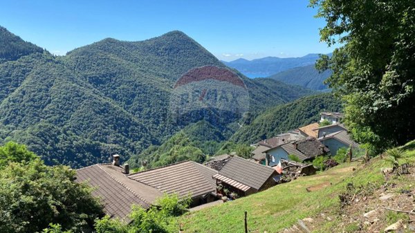 casa indipendente in vendita ad Intragna