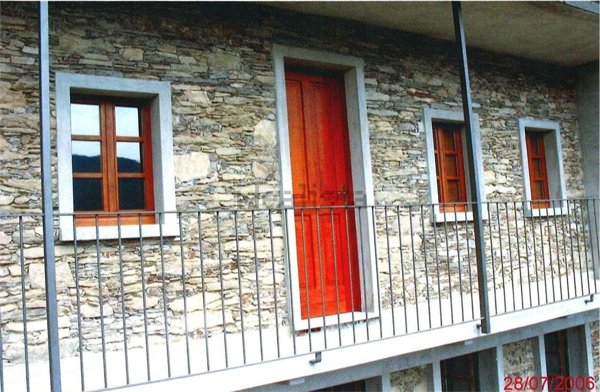 casa indipendente in vendita ad Intragna