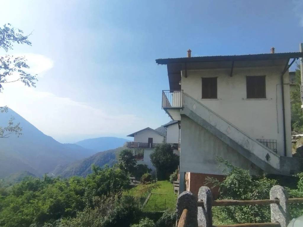 casa indipendente in vendita ad Intragna